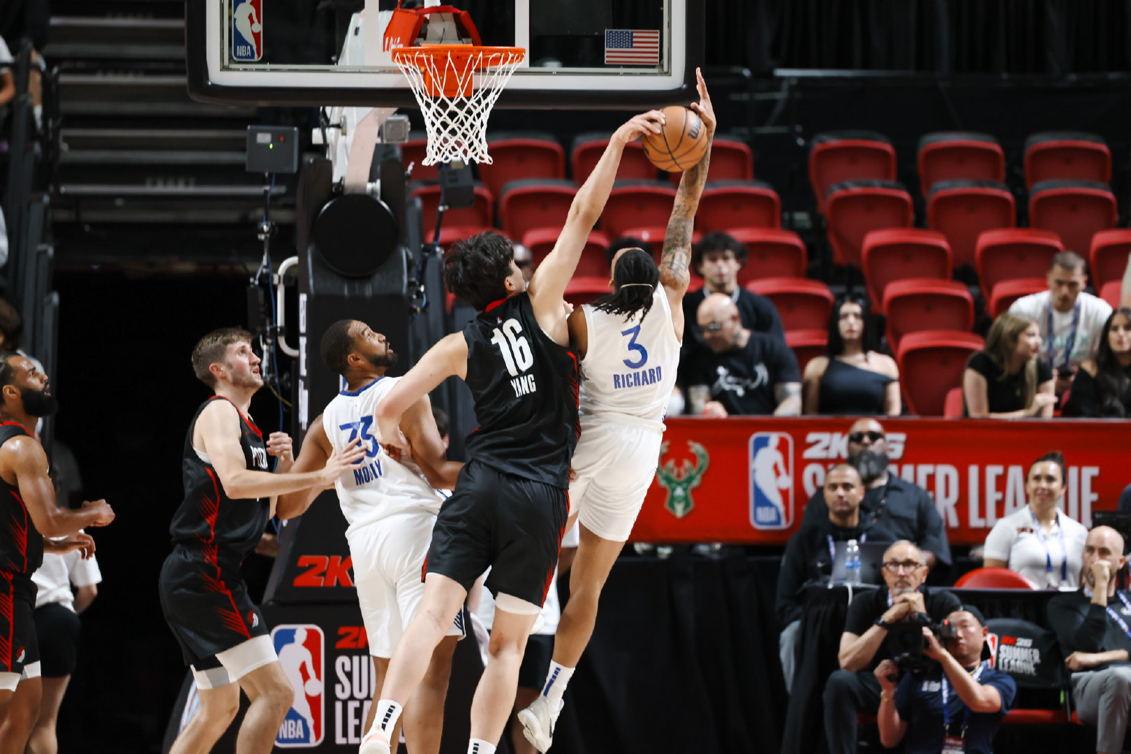 杨瀚森NBA生涯首秀：10分5助攻展现潜力，在夏季