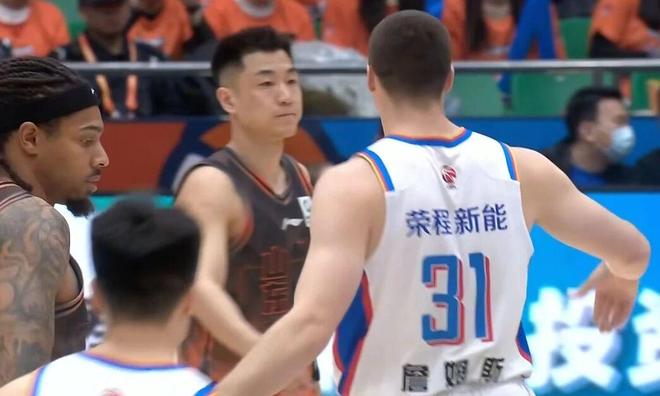 山东男篮大胜天津终结连败 分差超20分