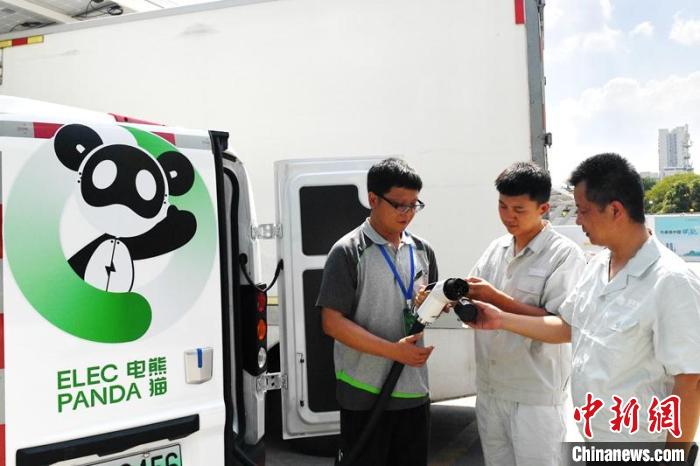 成都十陵充电站助力大运会交通保障 充电服务高