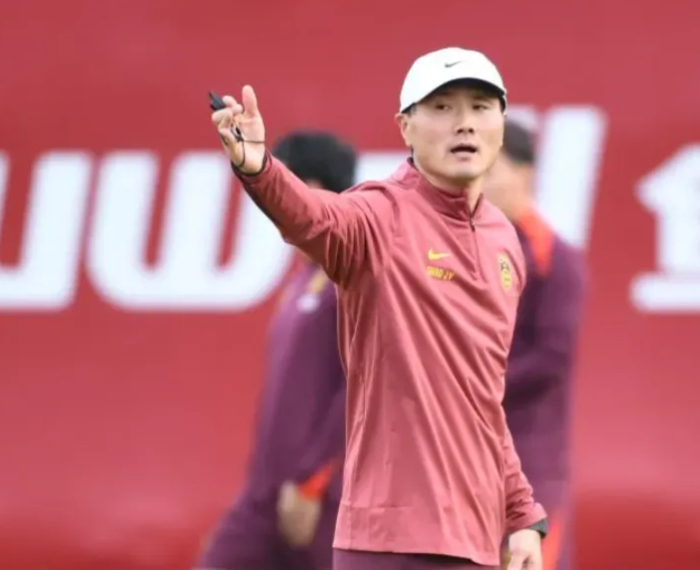 申花门将马镇入选国足引争议 签证与伤病成关键