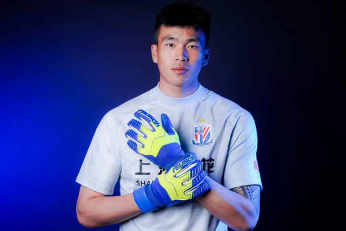 申花门将马镇入选国足引争议 签证与伤病成关键