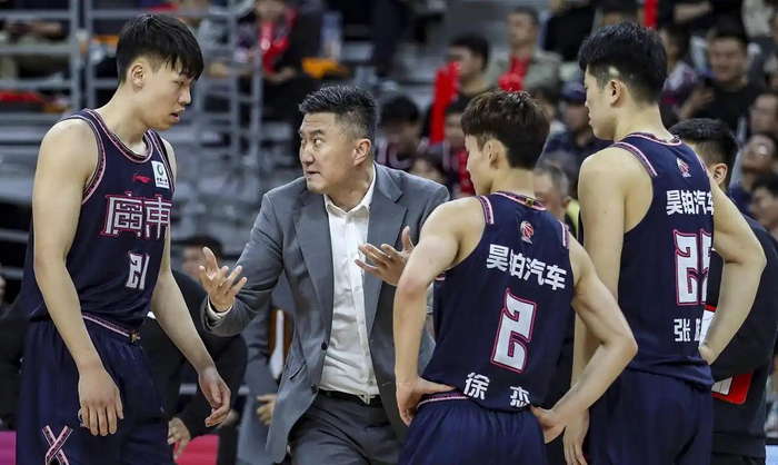 广东男篮主场迎战同城老对手广州